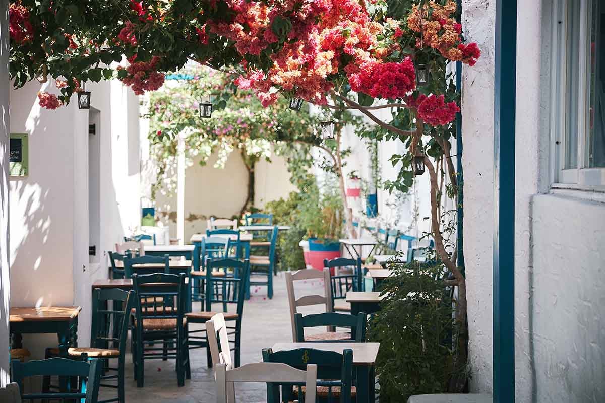 1. Amenajare restaurant –  amenajare terasa restaurant grecesc