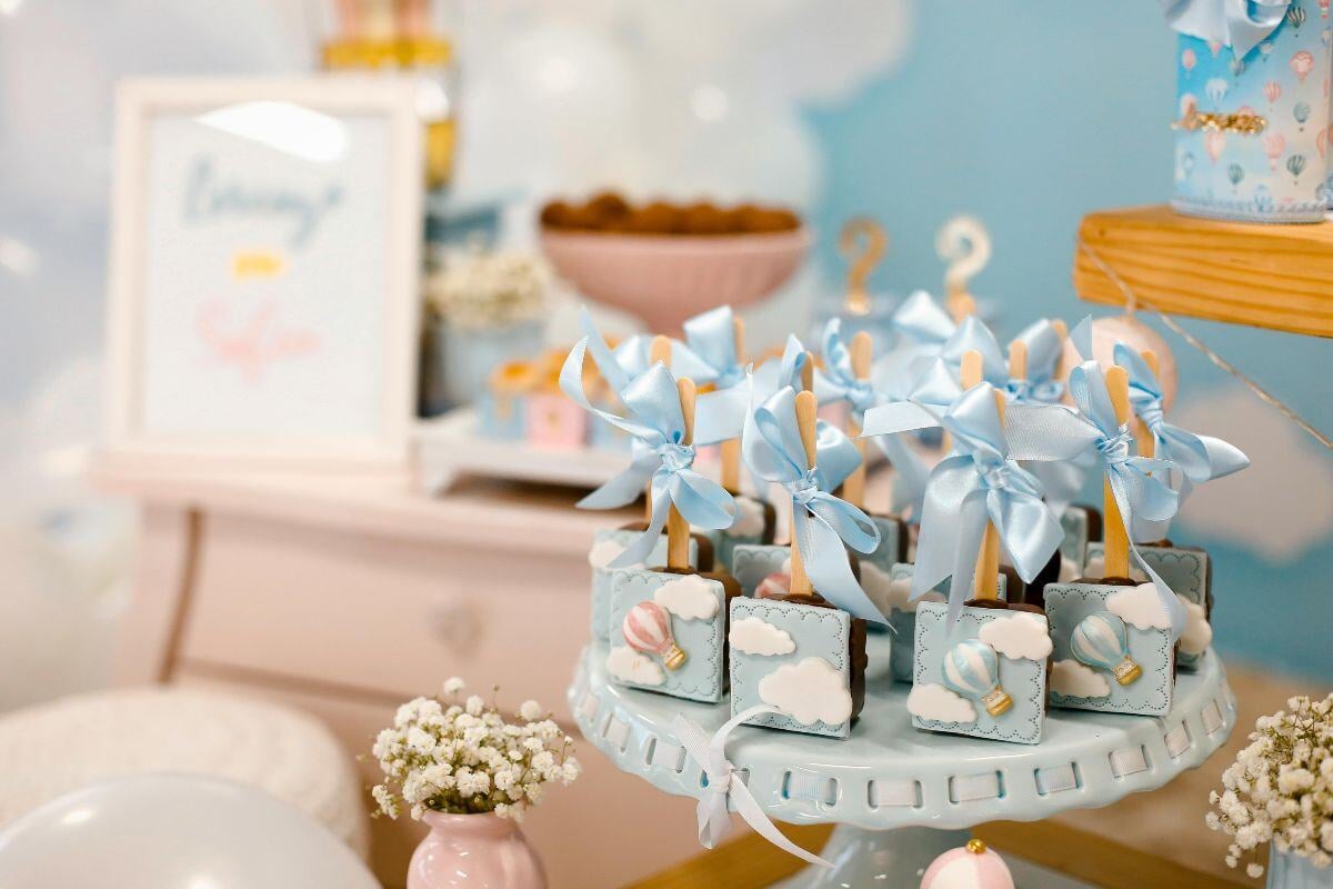 1. Petrecere gender reveal - platou, prajituri, decoratiuni