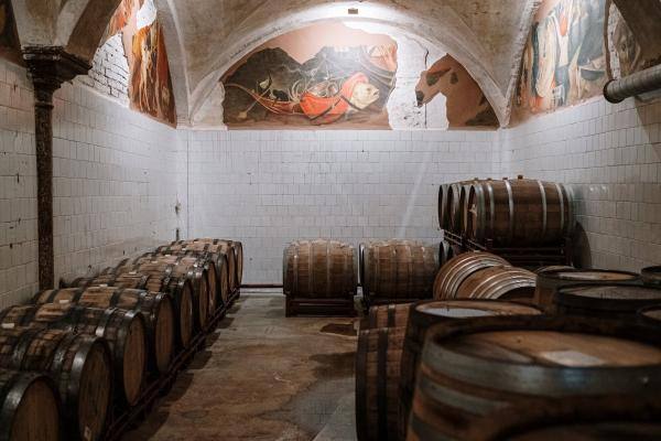 1.Servire whisky- origine si istoria acestei băuturi -butoaie, depozitare, traditie