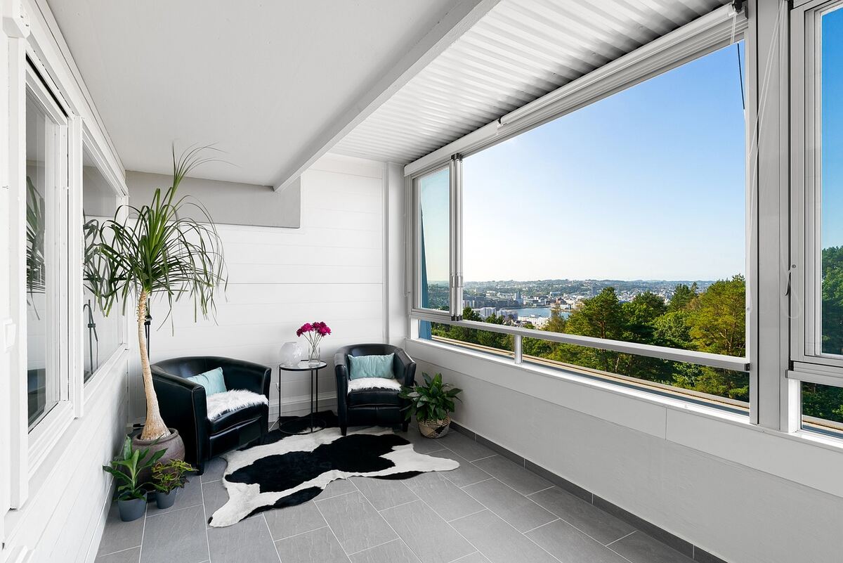 2 amenajare balcon - balcon mare amenajat cu zona de relaxare si plante