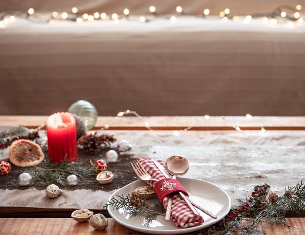 4. Aranjatul mesei festive - sfaturi utile pentru aranjarea mesei festive - masa festiva de Craciun